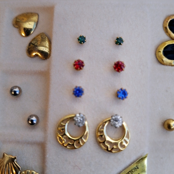 Vtg. Sweet Sixteen brand Australian Crystal stud earrings in velvet gift box. - Picture 3 of 8